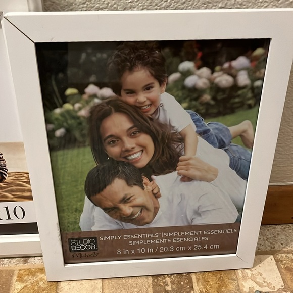 Assorted 8x10 frames - Picture 4 of 7